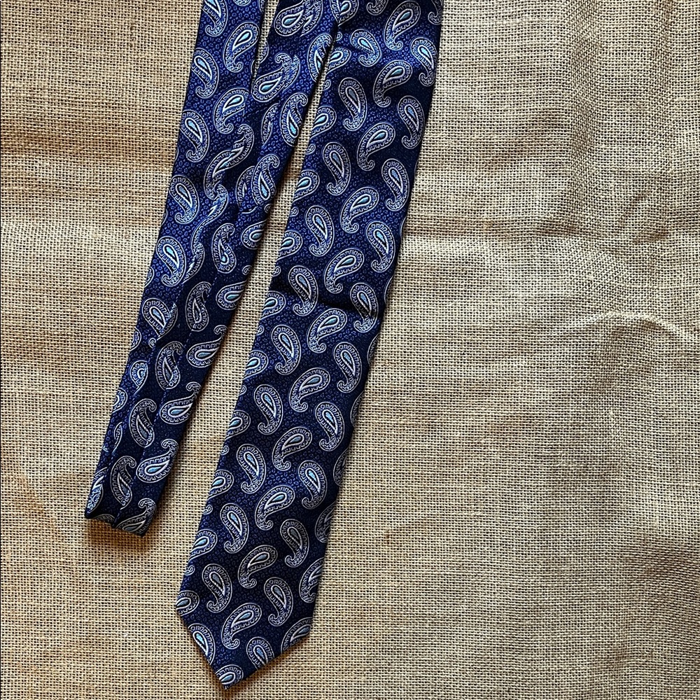 Hart Schaffner Marx silk tie